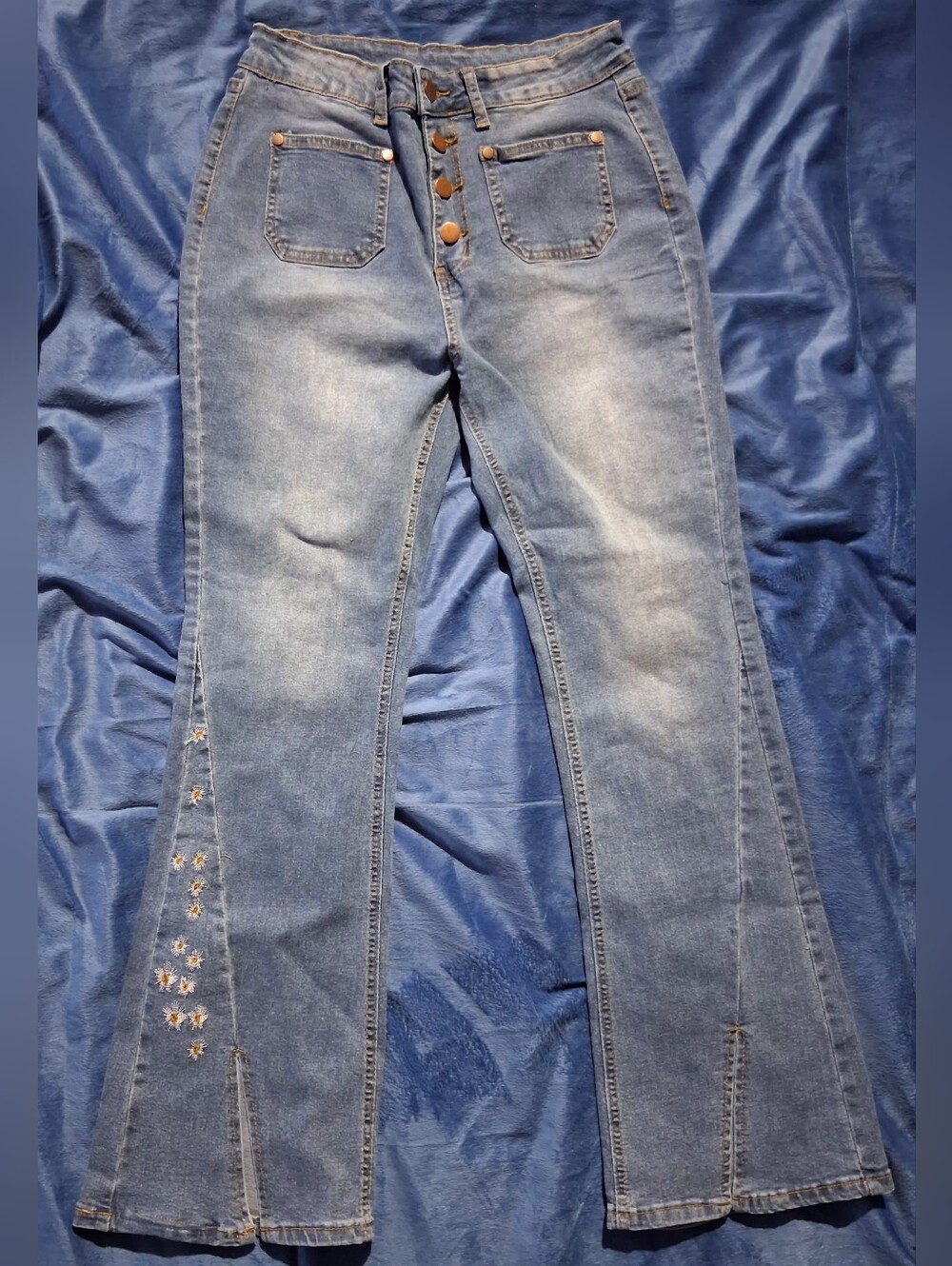 NWOT-Women's Light Blue Embroidered Flare Jeans